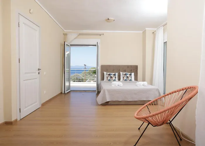 Toroneos Sea Front Villa *