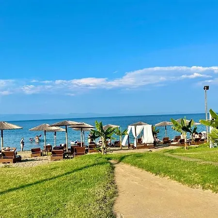 Toroneos Sea Front Villa Paliouri