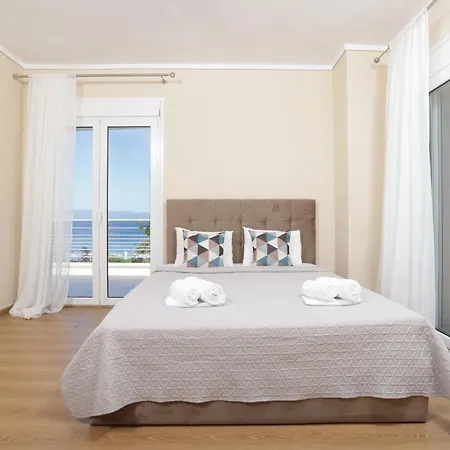 Toroneos Sea Front Villa Paliouri